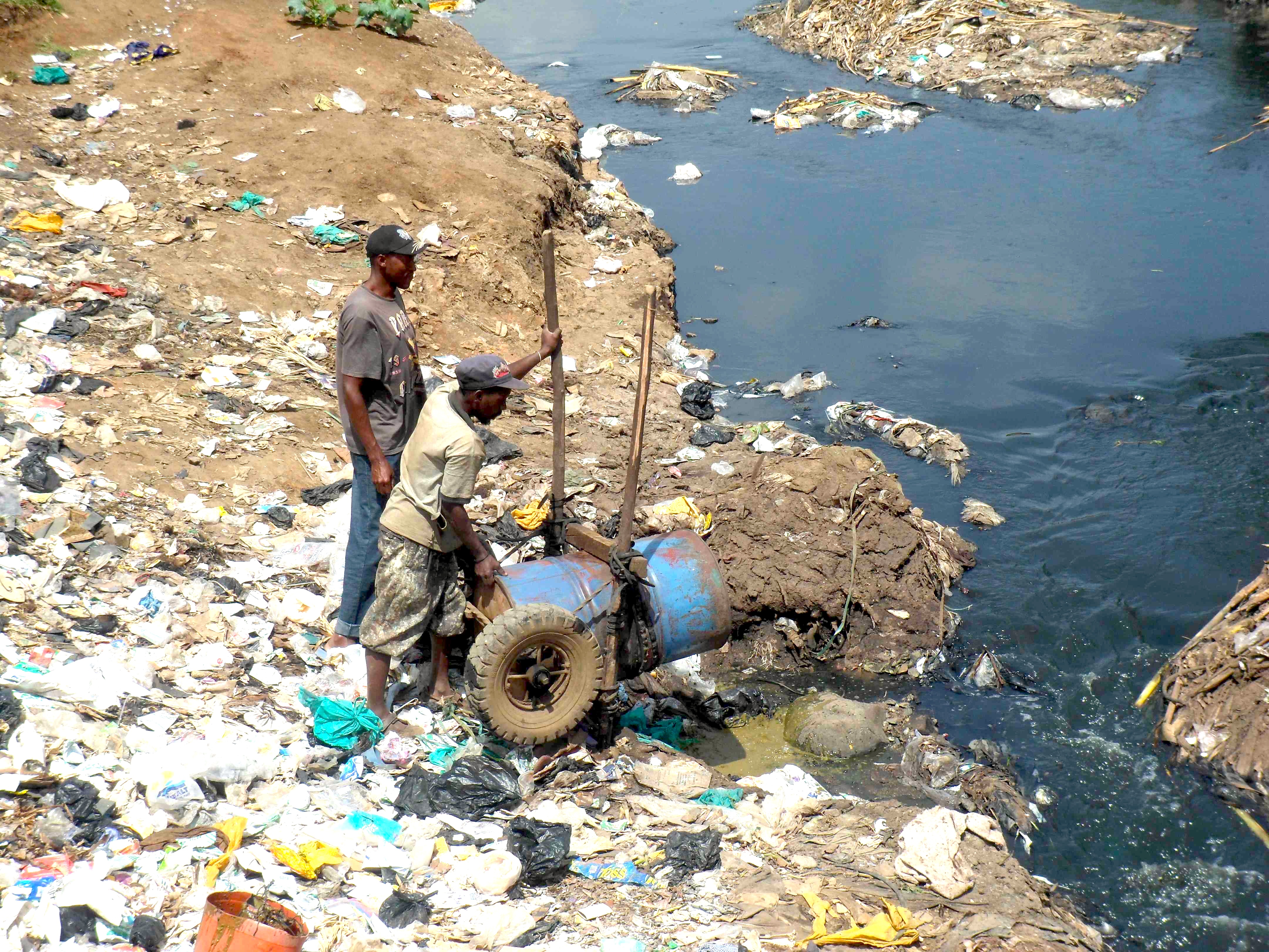 Waste is often just dumped into the river. © SuSanA Secretariat/FlickR